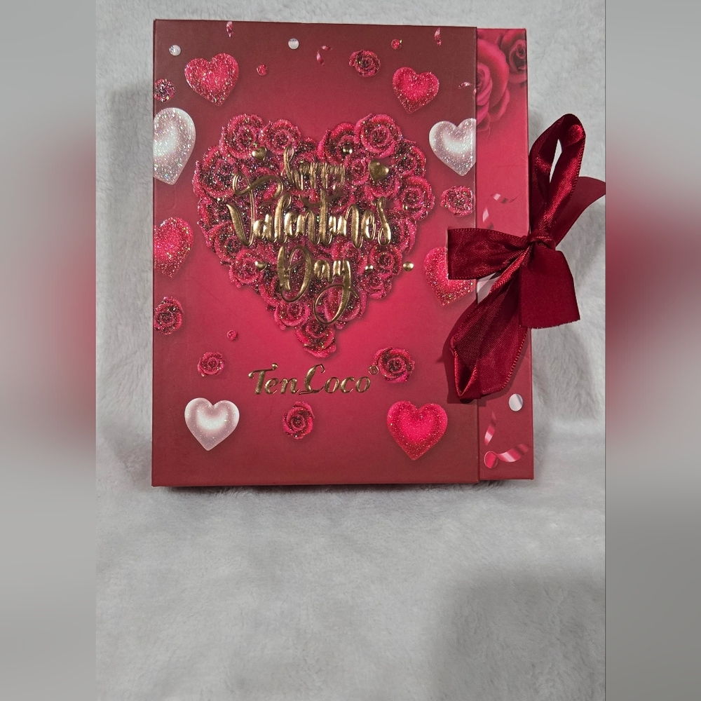 Valentine's Day Makeup Palette Set - Picture 6 of 6
